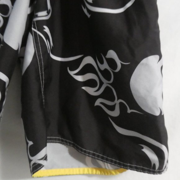 OLD NAVY | size 18 | Graphic Swim Shorts | Mesh Lining | Skulls and Flames - Picture 7 of 14